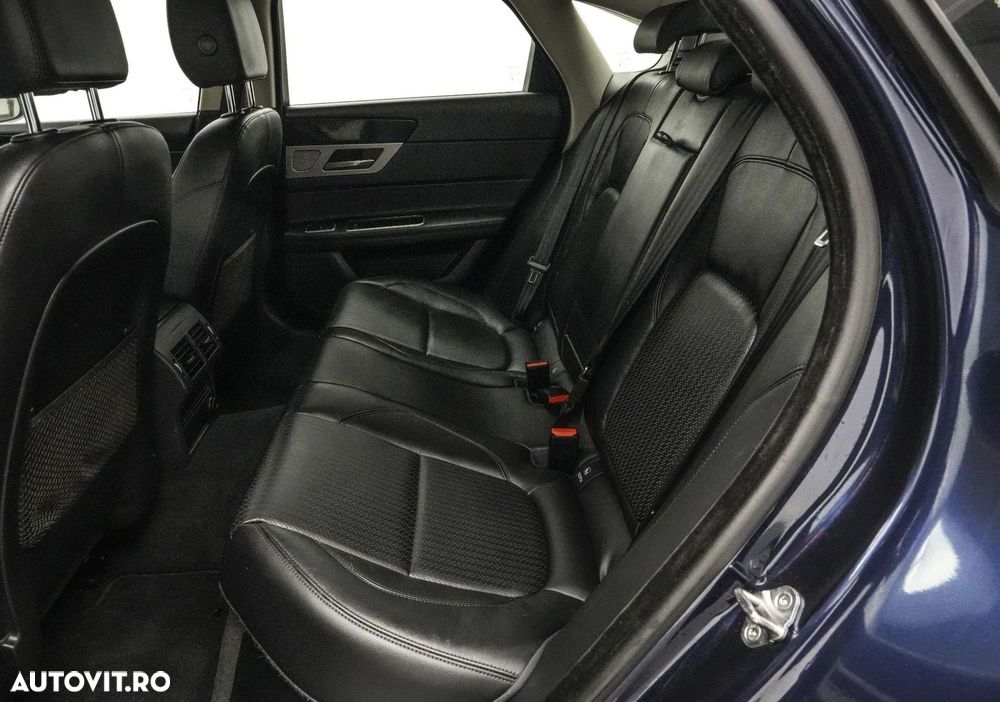 Jaguar XF 20d RWD E-Performance Pure - 16