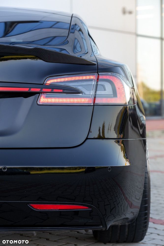 Tesla Model S - 12