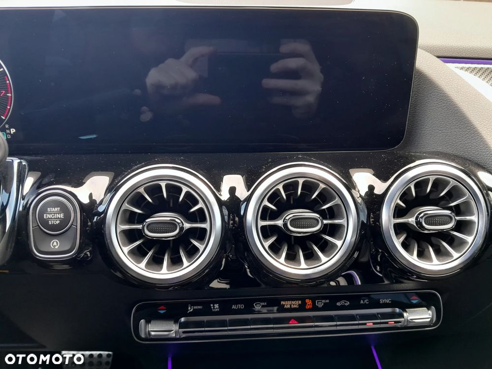 Mercedes-Benz GLA 200 AMG Line - 12