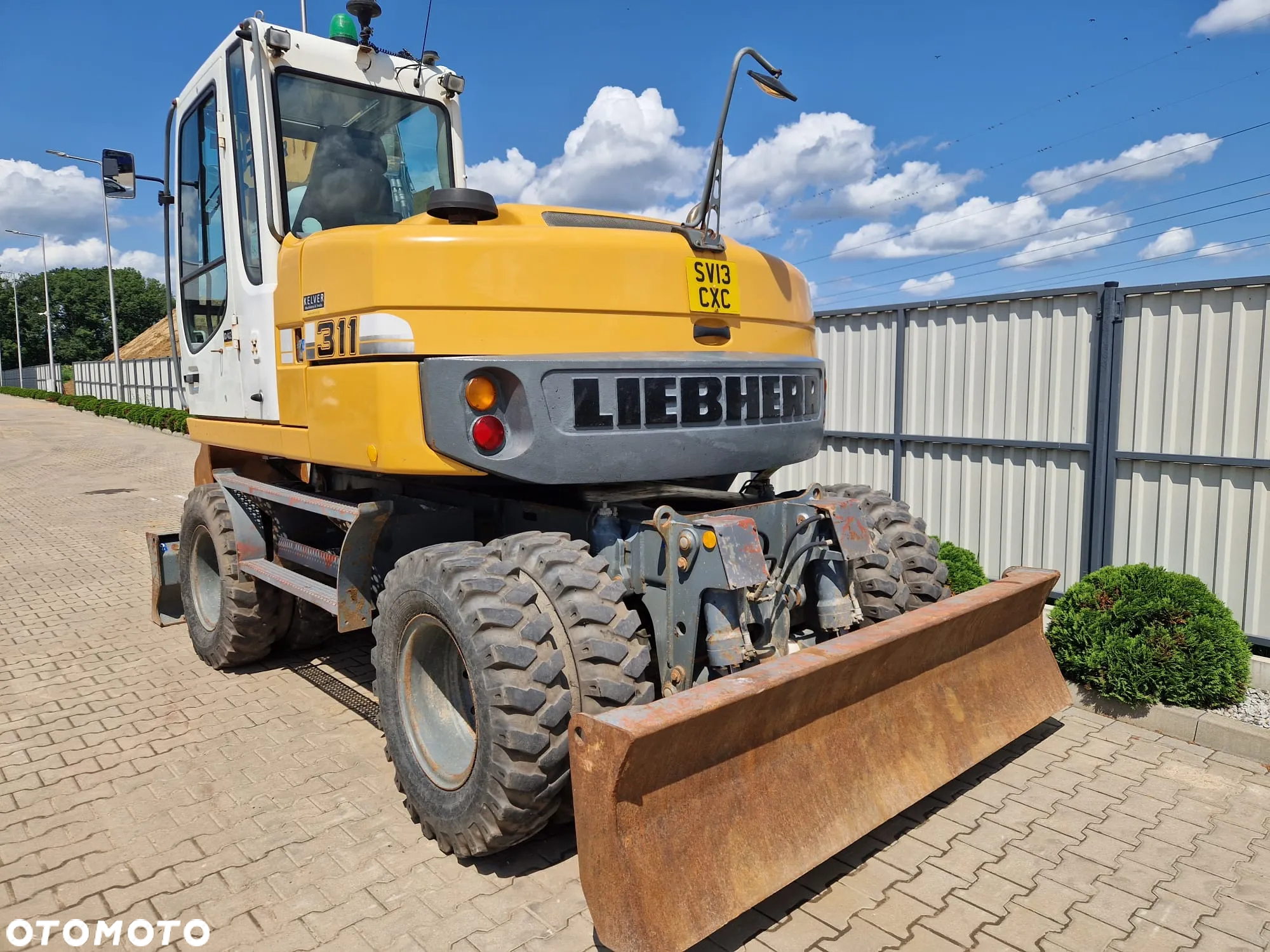 Liebherr A311 Litronic * 2013r. * 10 599 mth * Powertilt * 4x skrętne koła * - 16