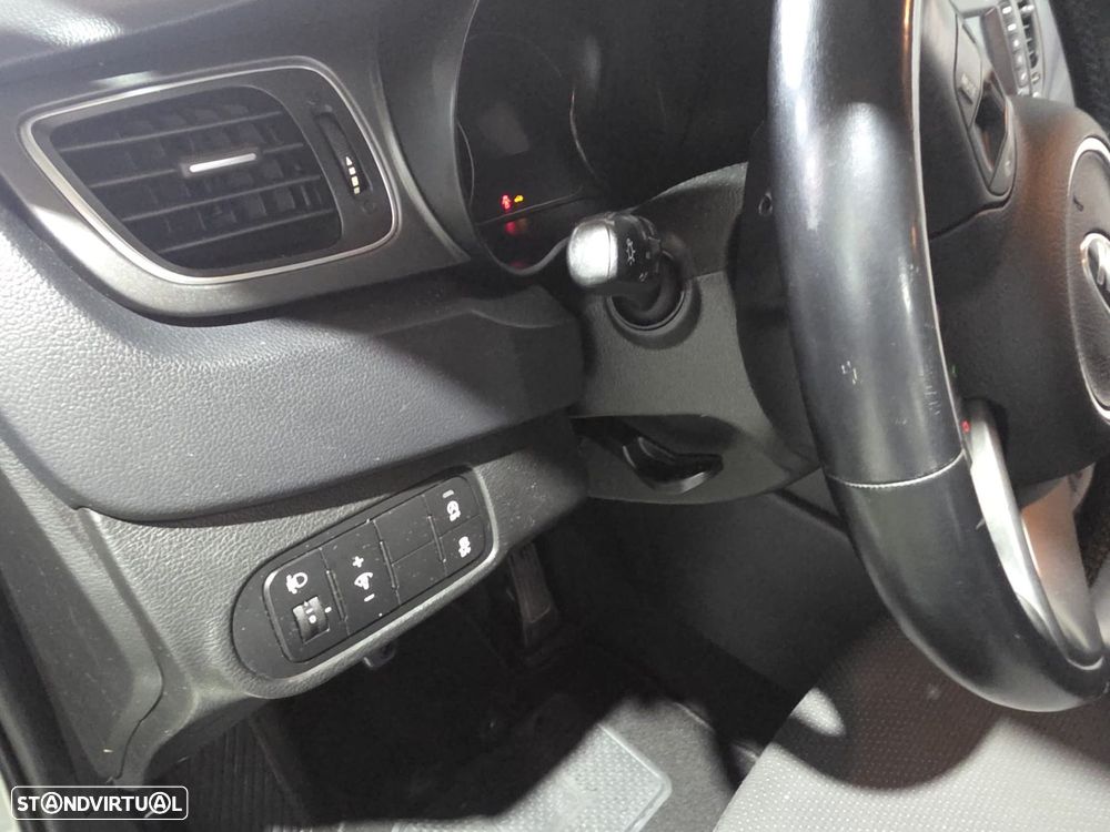 Kia Carens - 8