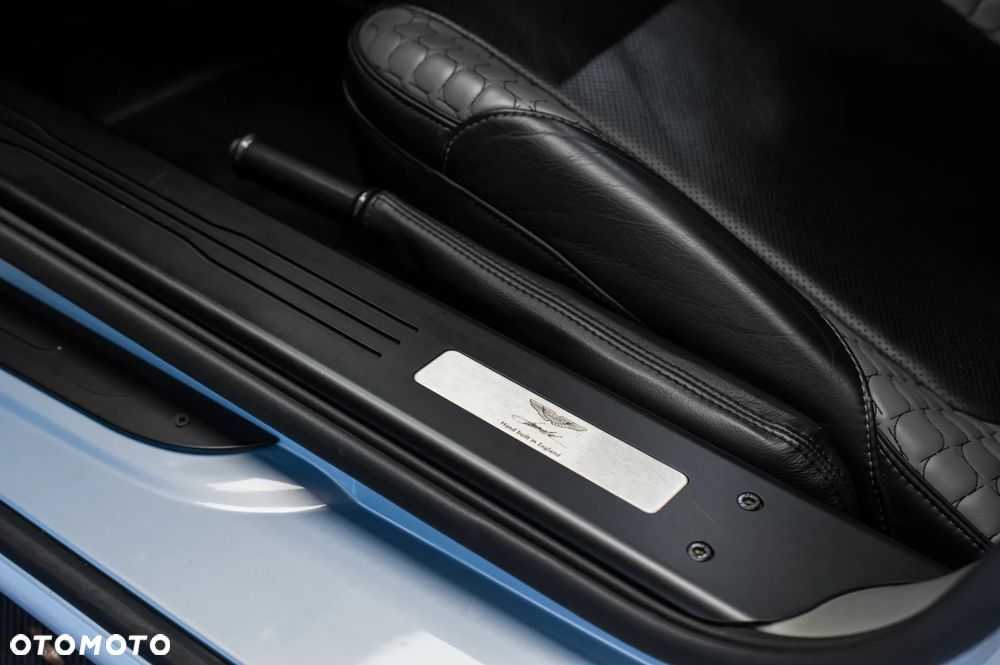 Aston Martin Vanquish - 13