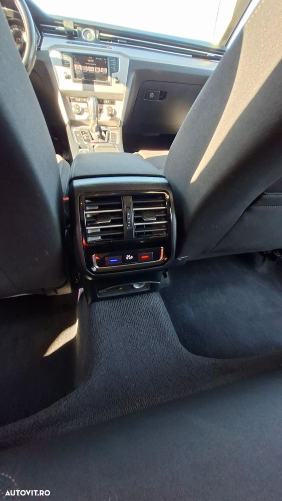 Volkswagen Passat Variant 2.0 TDI DSG Highline - 9