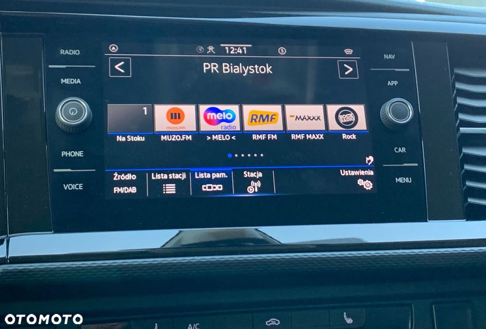 Volkswagen TRANSPORTER MOCNY T6 SILNIK DNA 2.0TDI MOC 150KM DSG7 SKRZYNIA AUTOMAT Ilość miejsc 9 osobowy ZABUDOWA KOMBI VAN MINIBUS SPECJALNA CARAVELLE Lampy Bi-LED Kamera  Radar 2x boczne drzwi przesuwne! Aktywny tempomat, Asystent pasa, System zmiany pasa, Podgrzewane fotele, Dwustrefowa Klimatyzacja i ogrzewanie! Fabryczne oryginał WEBASTO 5kW THERMO COMFORT SE Szybkie nagrzewanie silnika zimą! - 37