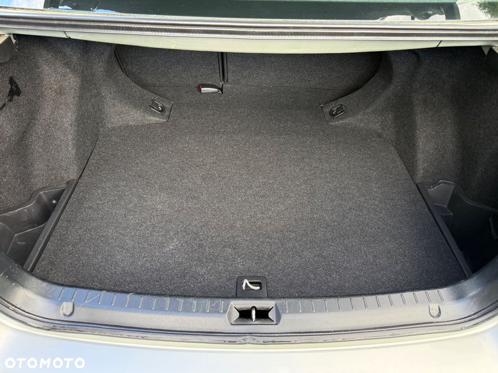 Toyota Avensis 1.8 VVT-i Sol - 16