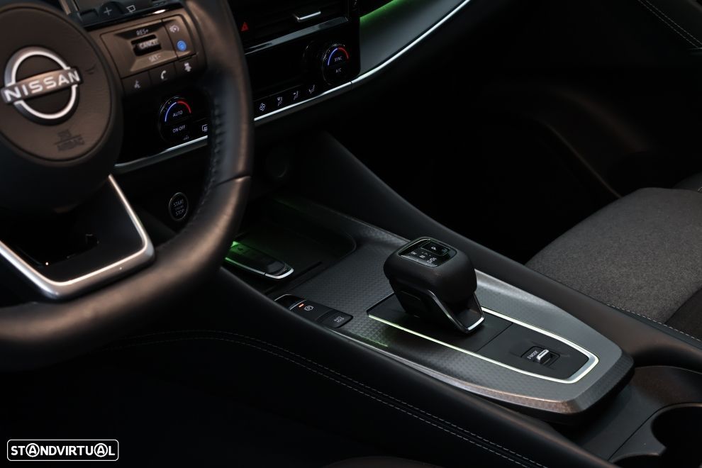 Nissan Qashqai 1.3 DIG-T N-Connecta Xtronic - 22