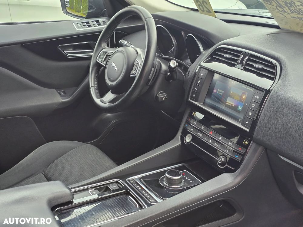 Jaguar F-Pace 20d AWD Prestige - 9