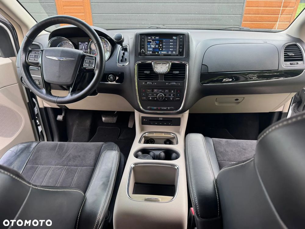 Chrysler Town & Country 3.6 Limited - 27
