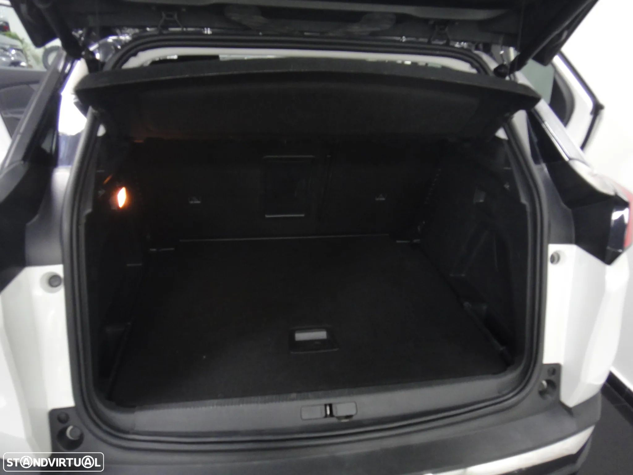 Peugeot 3008 1.2 PureTech Allure EAT8 - 18