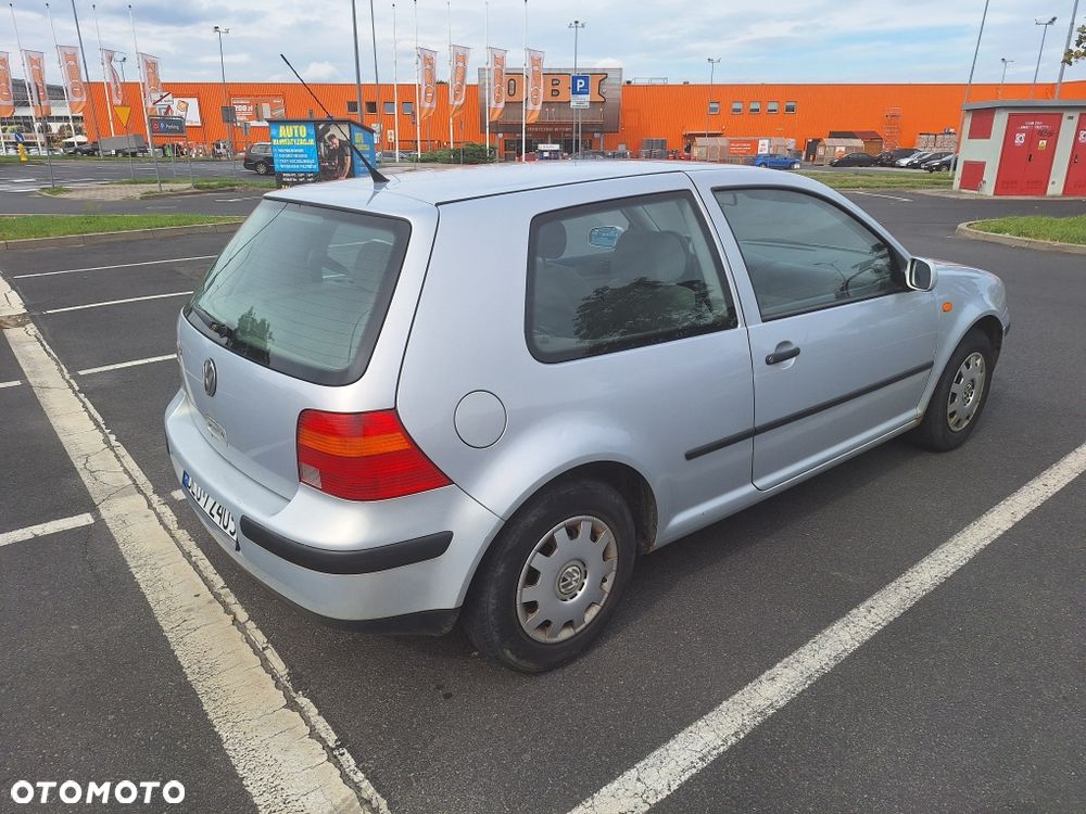Volkswagen Golf - 2