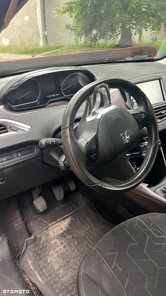 Peugeot 2008 1.2 Pure Tech Style - 12