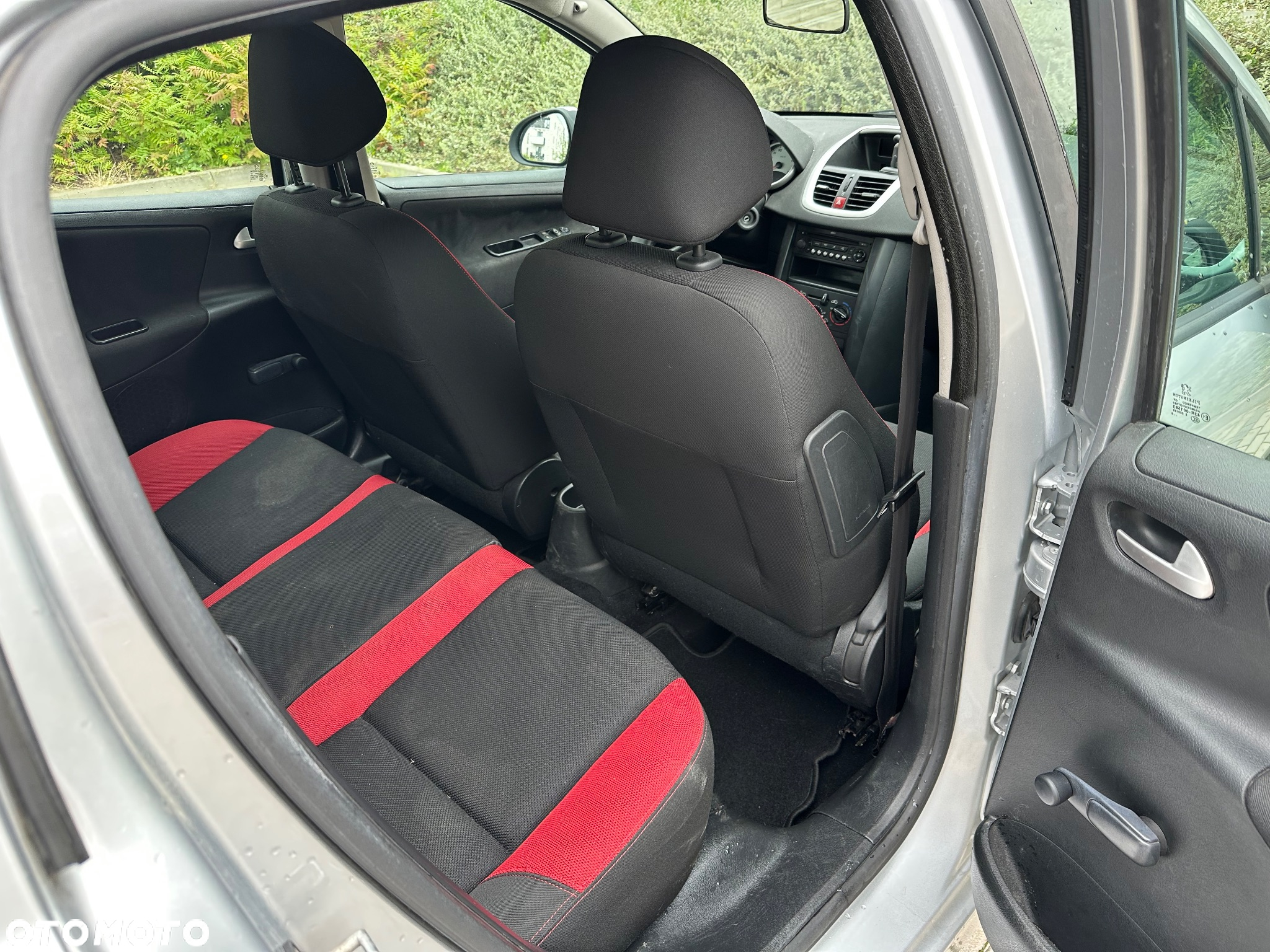 Peugeot 207 1.4 16V Trendy - 12