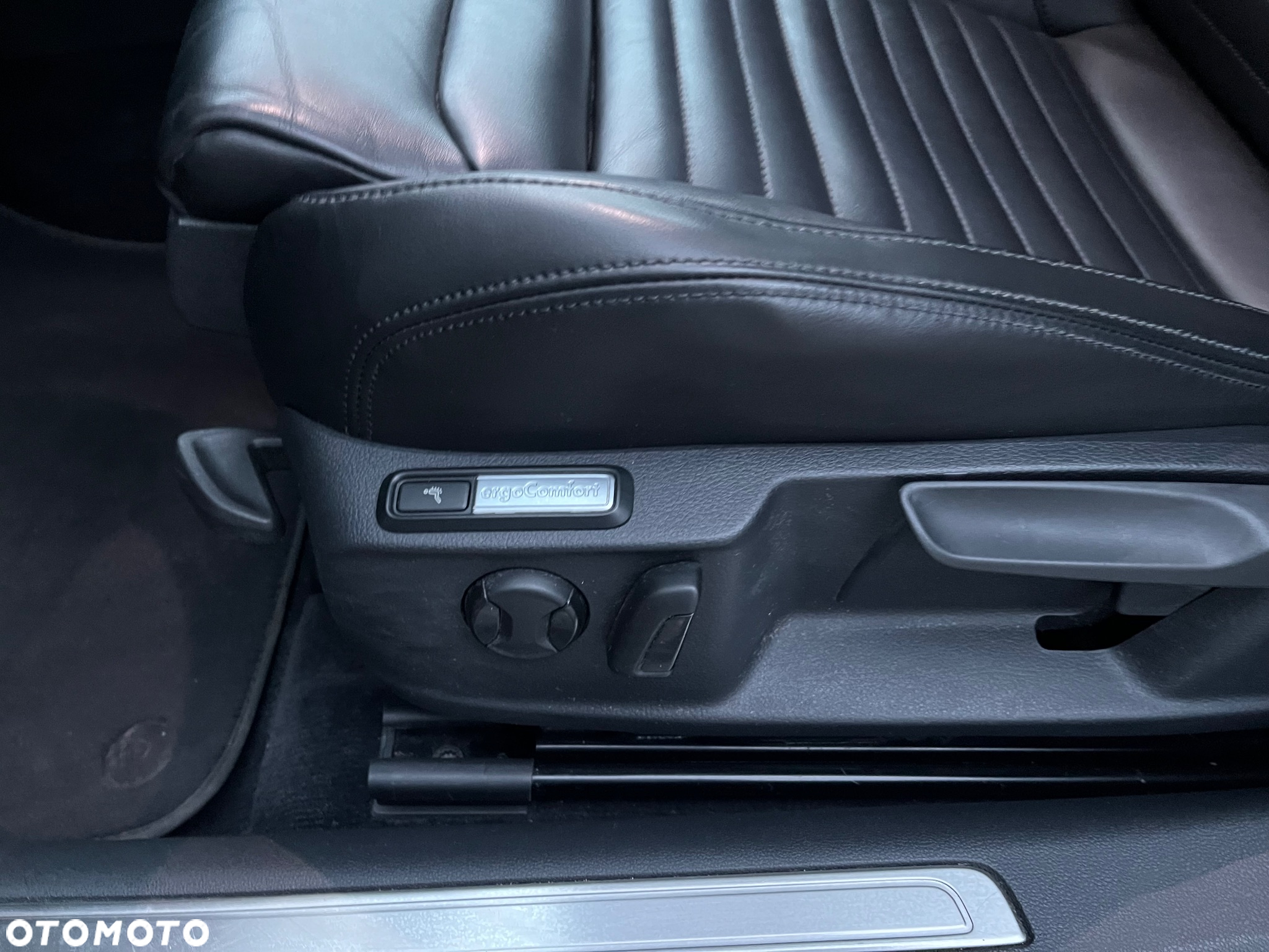 Volkswagen Passat Variant 2.0 TDI SCR DSG Highline - 20