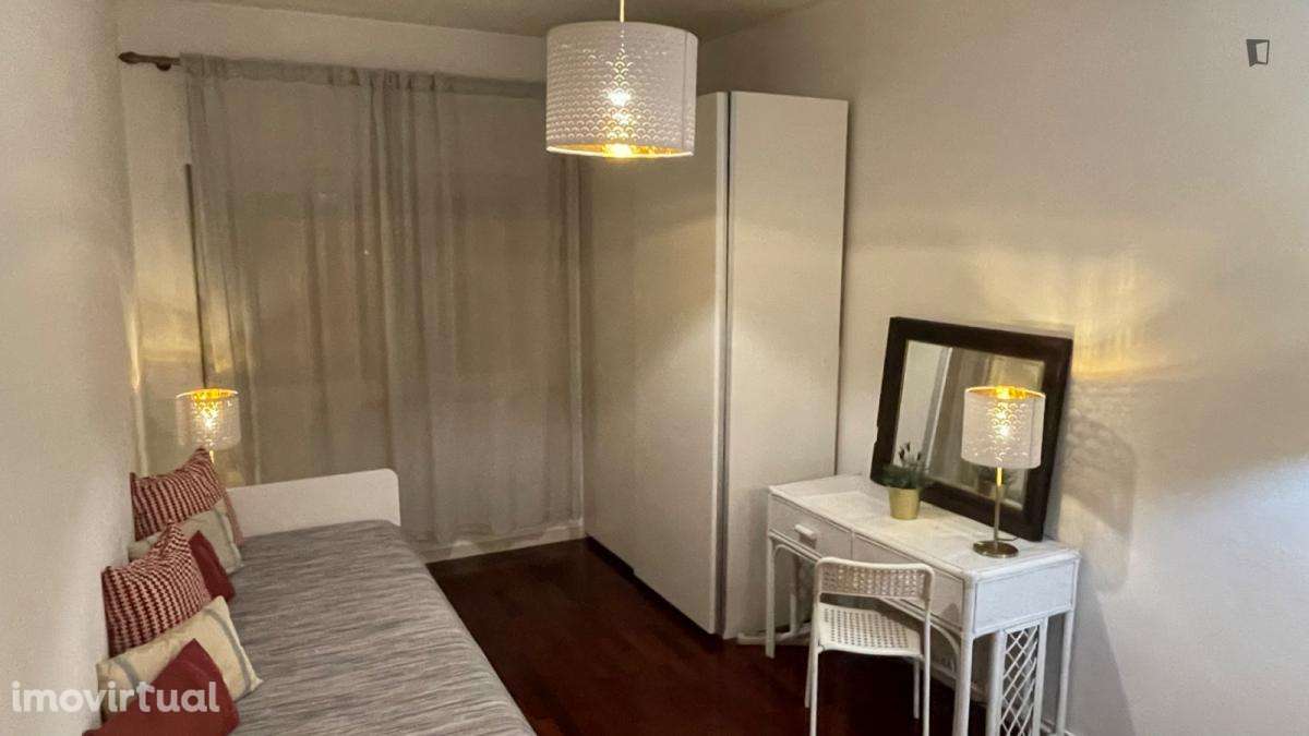 Quarto - localizado em Benfica Lisbon - Grande imagem: 4/16