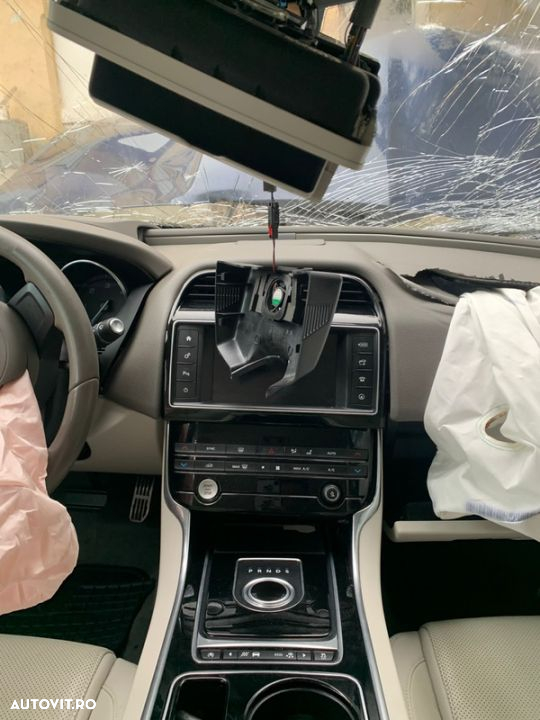 piese jaguar xe 20d cutie automata 8 trepte motor euro6 interior sistem audio uși oglinda stânga navigație GPS dezmembrez Plansa bord cu airbagurile sărite caseta directie - 4
