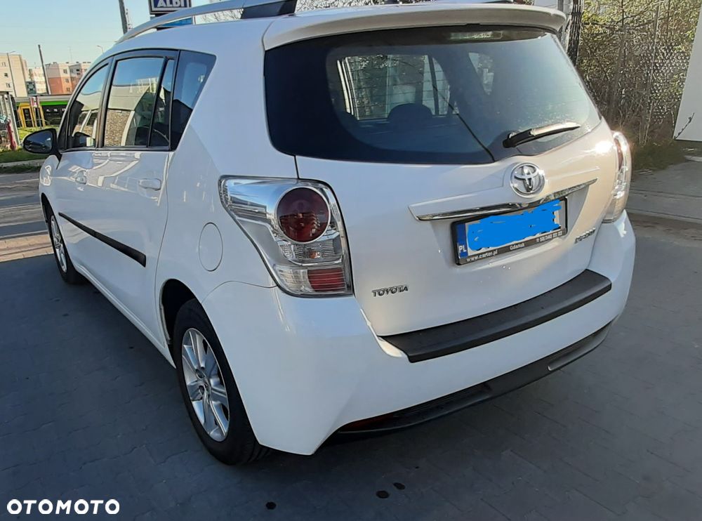 Toyota Verso 1.8 Premium 7os MS - 9