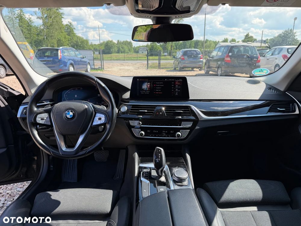 BMW Seria 5 520d Sport Line - 31