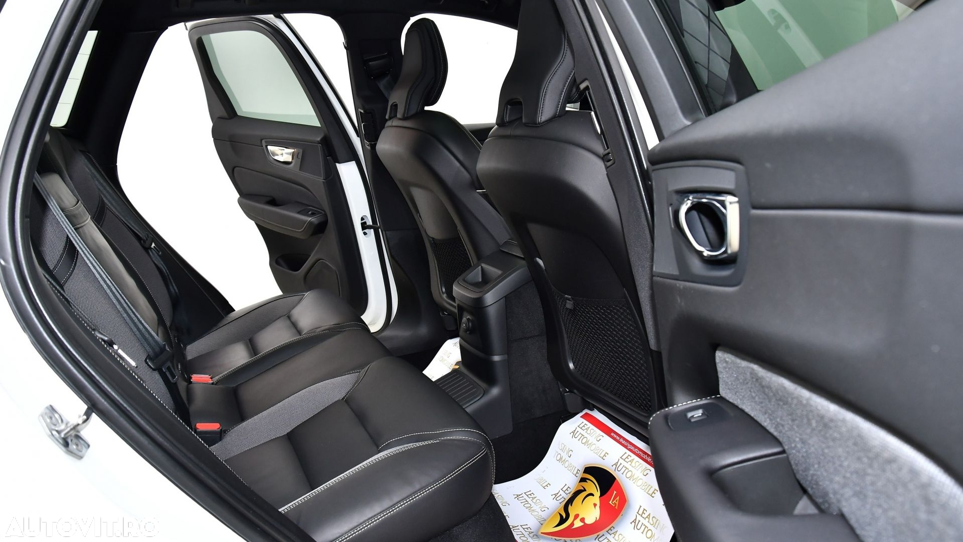 Volvo XC 60 T6 AWD Recharge Geartronic RDesign - 9