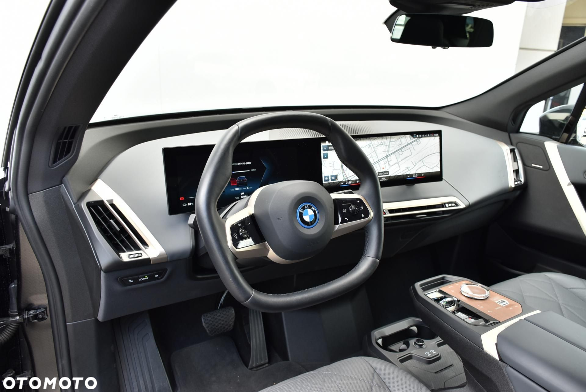 BMW iX - 10