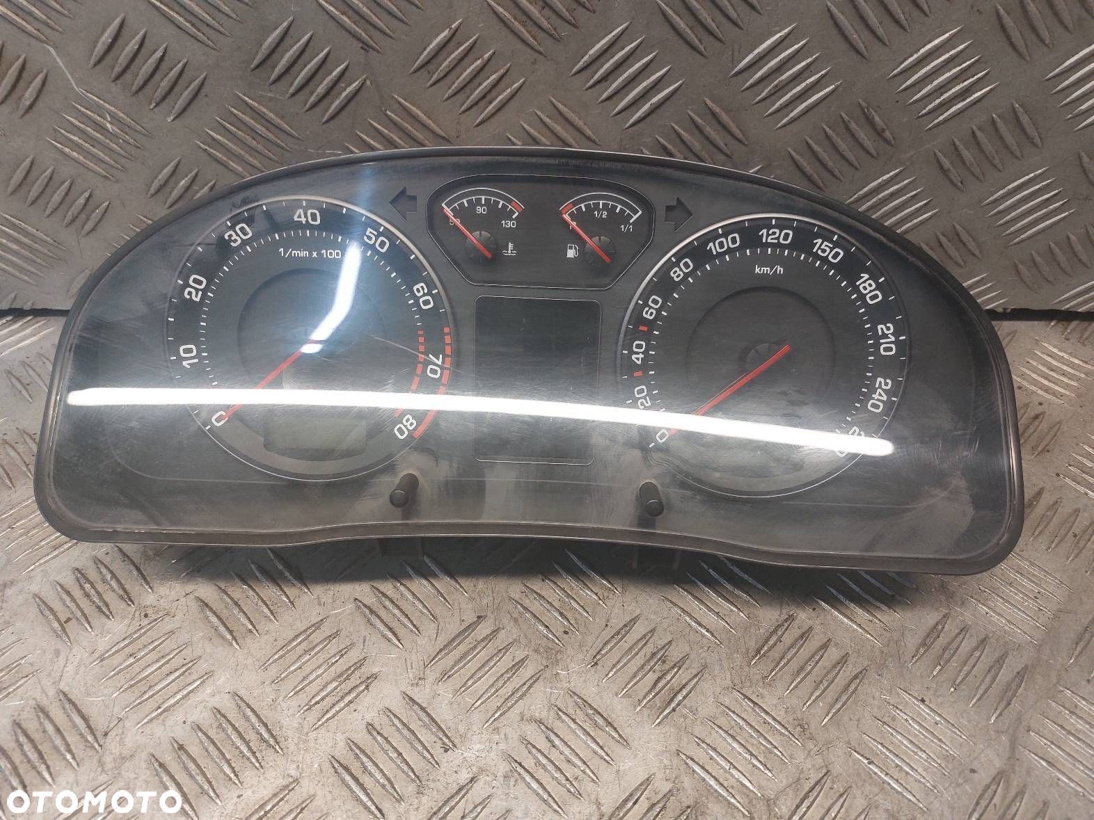LICZNIK ZEGARY SKODA SUPERB I 2.8 V6 3U0920841C - 1