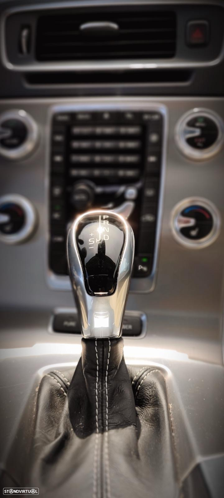 Volvo V60 D6 Plug-In-Hybrid AWD Geartronic Summum - 5