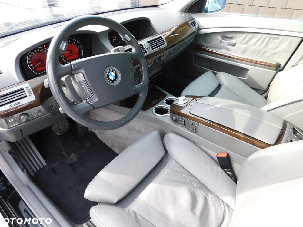 BMW Seria 7 745Li - 9