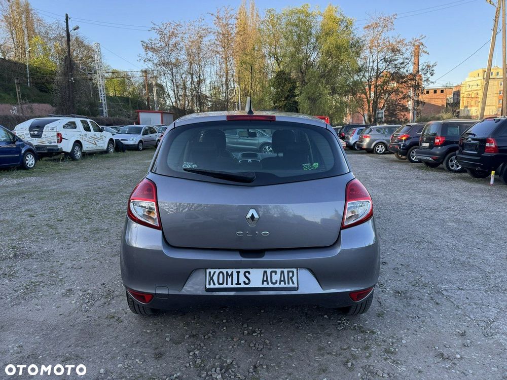 Renault Clio - 8