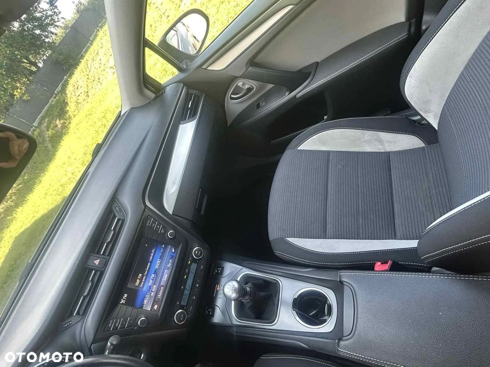 Toyota Avensis - 9