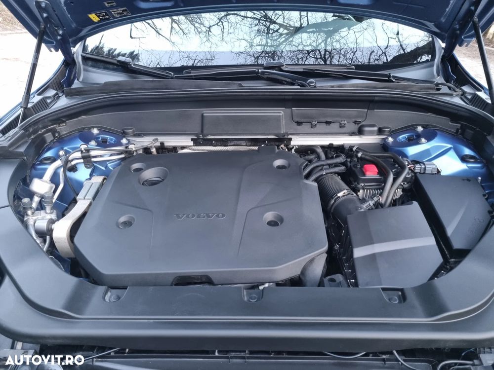 Volvo XC 60 B4 MHEV AT8 AWD R-Design - 28