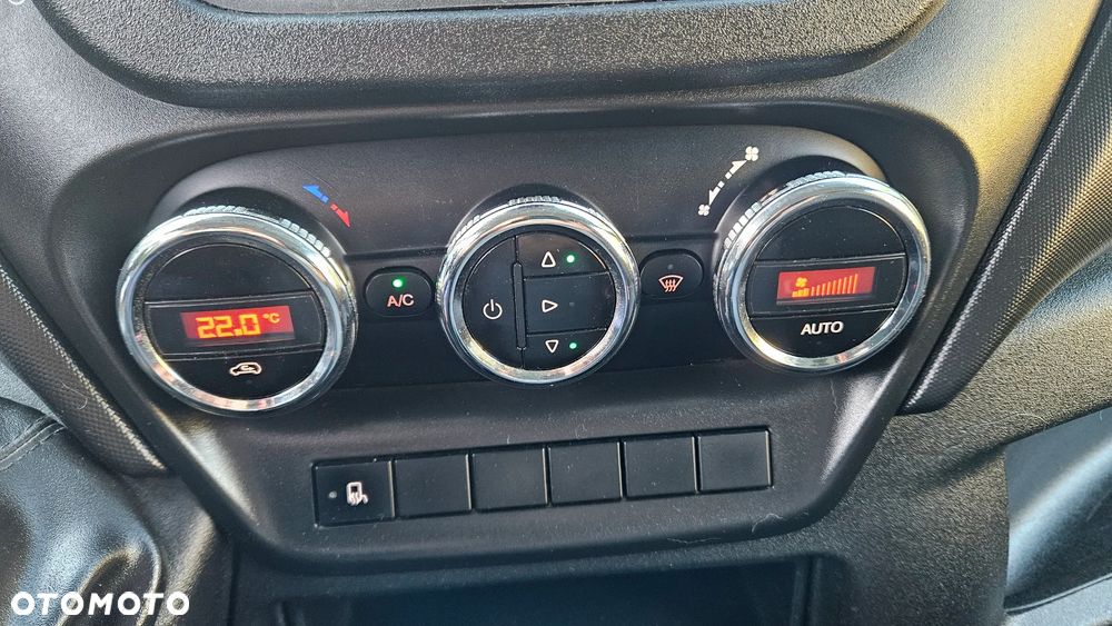 Iveco Daily 35S17 3,0D 170KM I Właściciel L2H2 Średniak Hak 3,5T Webasto Klima Fotel Bujany - 21