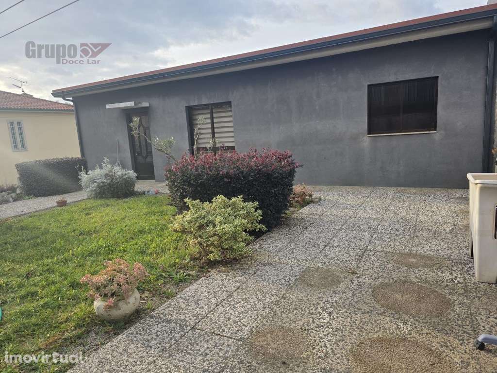 Moradia T3 com Armazém de 300m² - O Equilíbrio Perfeito entre Habit... - Grande imagem: 2/42