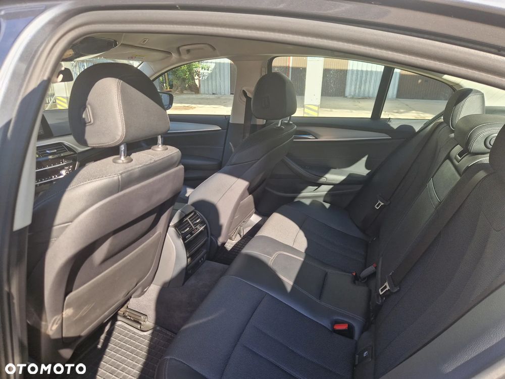 BMW Seria 5 520d xDrive MHEV Sport Line sport - 7