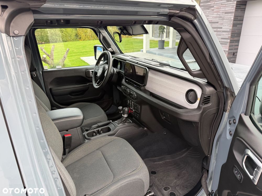 Jeep Wrangler - 16