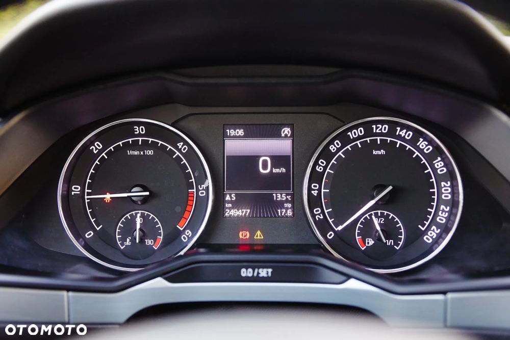 Skoda Superb 2.0 TDI 4x4 Premium Edition - 16