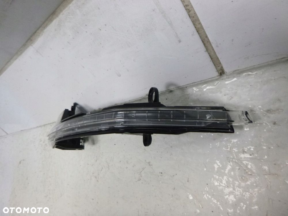 SEAT ATECA KIERUNKOWSKAZ BOCZNY LUSTERKA LAMPKA LED PRAWY - 4