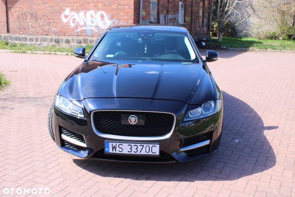 Jaguar XF 20d Prestige - 4