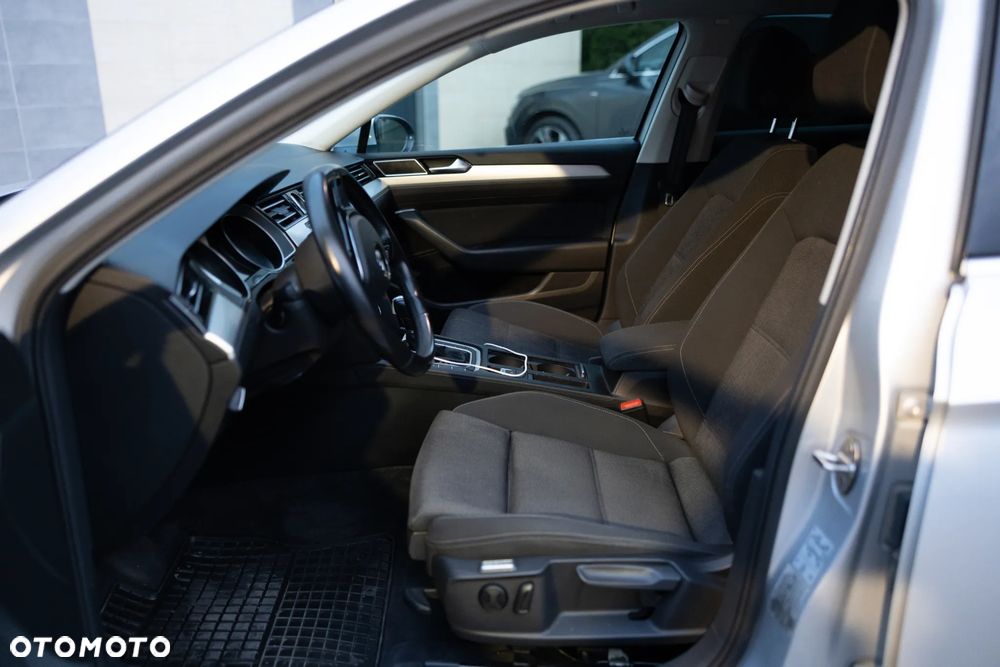 Volkswagen Passat - 15