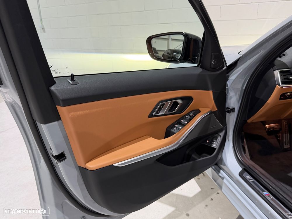 BMW 330 e Pack Desportivo M Pro Auto - 30