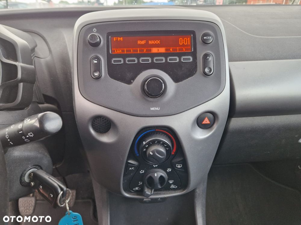 Toyota Aygo x-play - 19