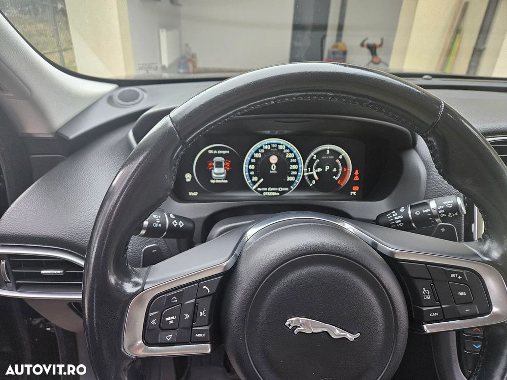 Jaguar F-Pace - 10