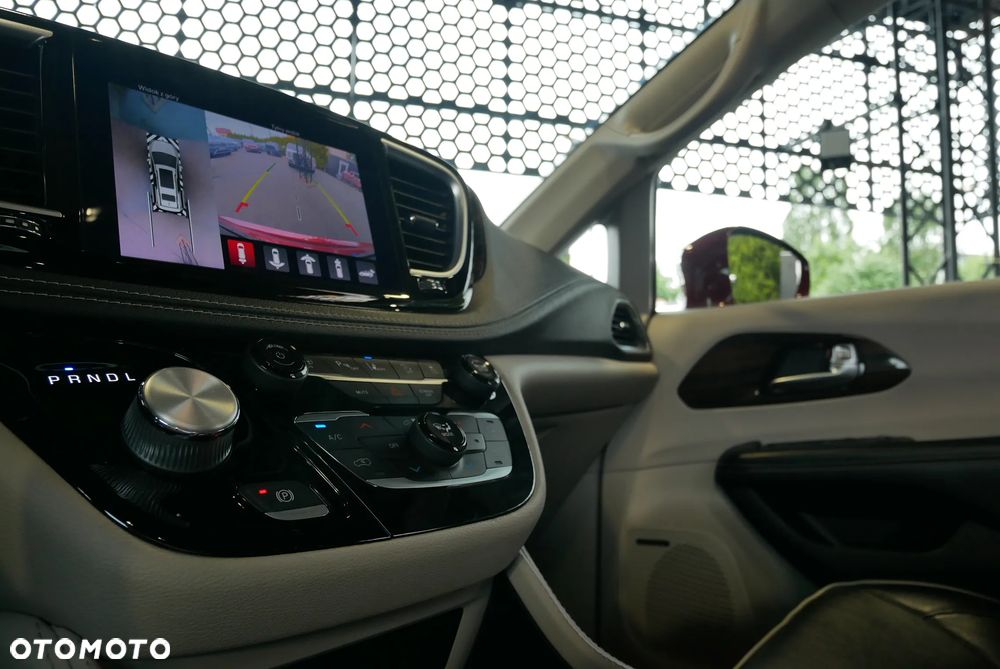 Chrysler Pacifica - 22