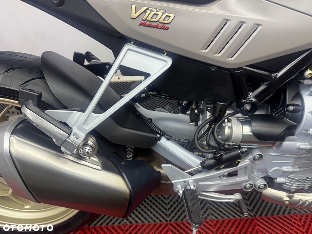 Moto Guzzi V100 Mandello - 31