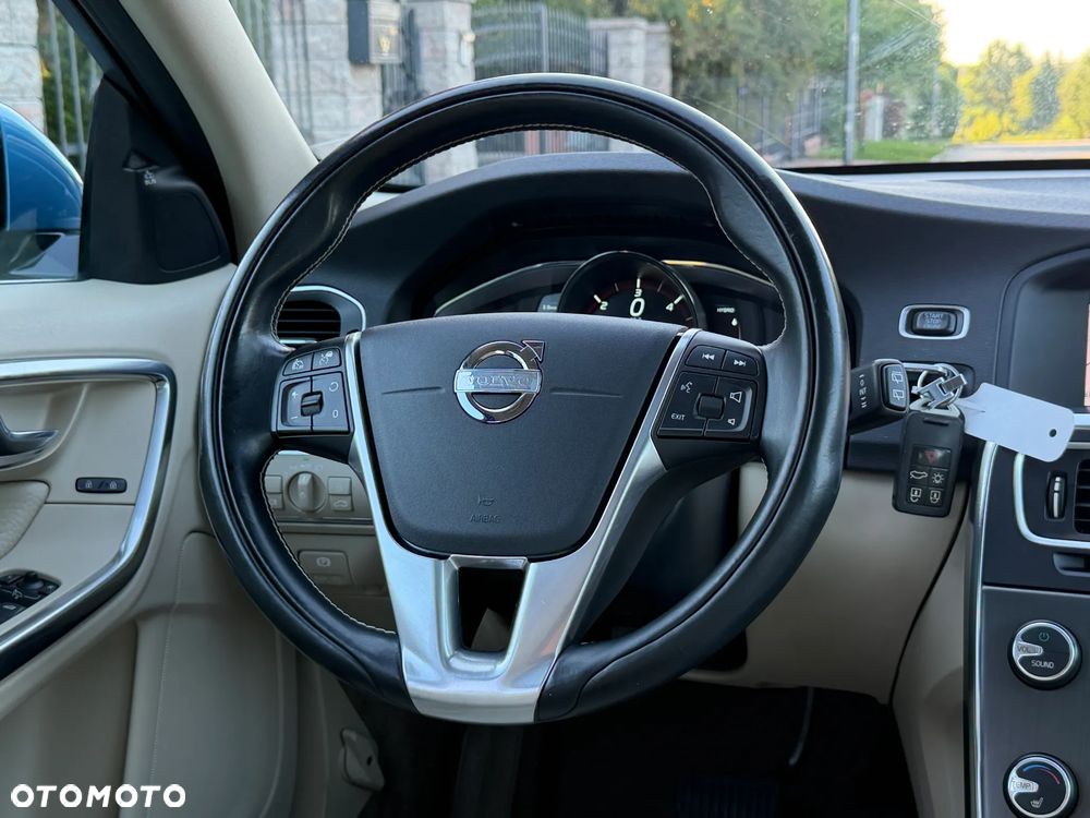 Volvo V60 D6 Plug-In-Hybrid AWD Geartronic Summum - 15
