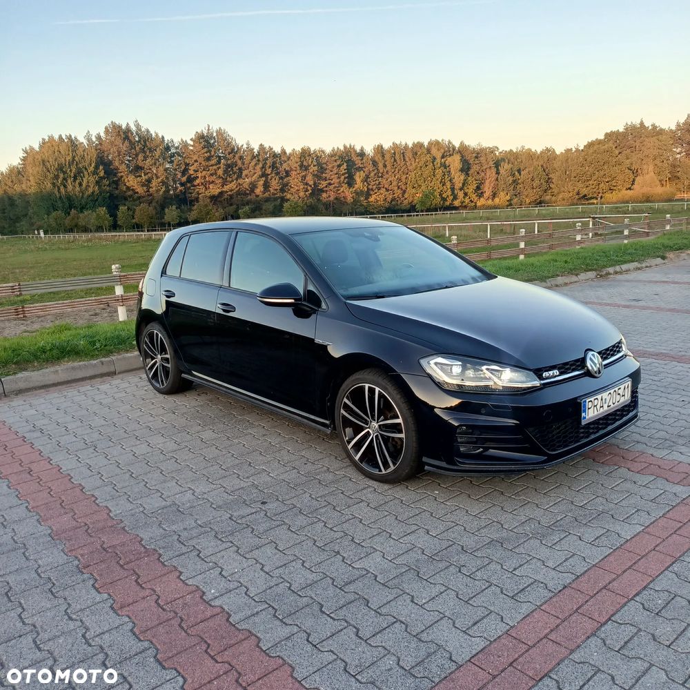 Volkswagen Golf - 22