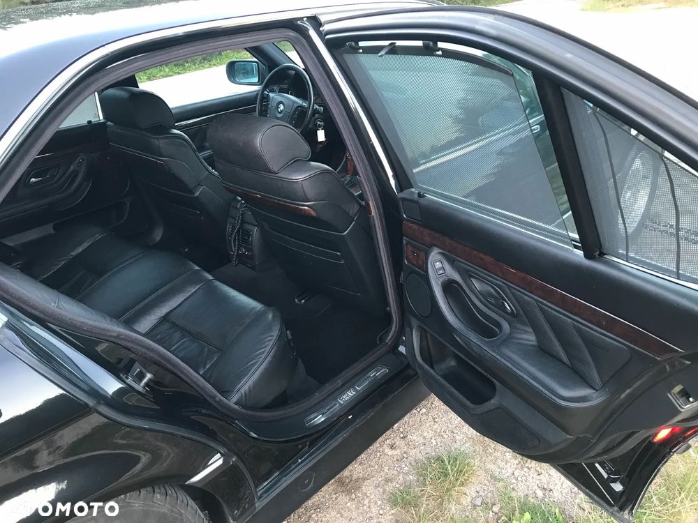 BMW Seria 7 750i - 16
