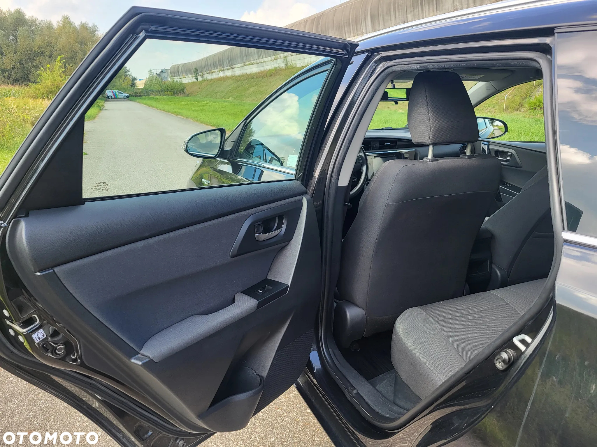 Toyota Auris Hybrid 135 Comfort - 13