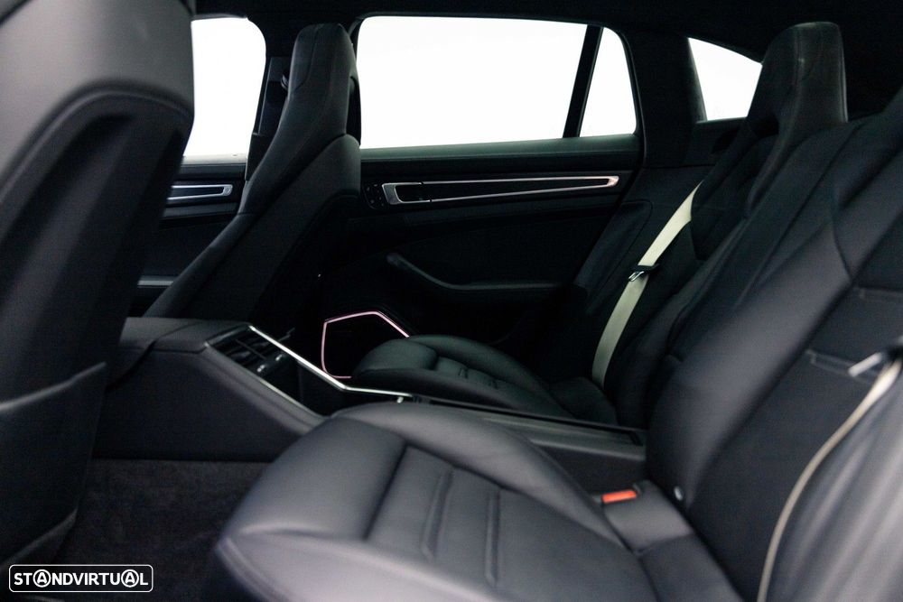 Porsche Panamera Sport Turismo 4 E-Hybrid Platinum Edition - 24