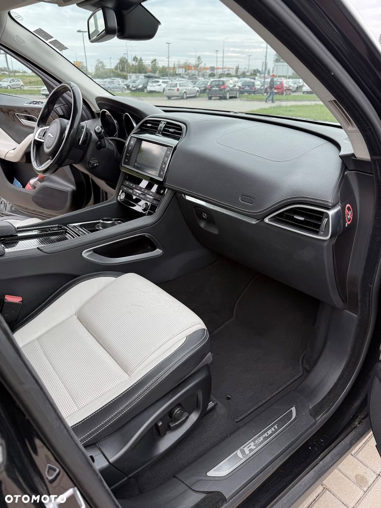Jaguar F-Pace 2.0 i4D AWD R-Sport - 17