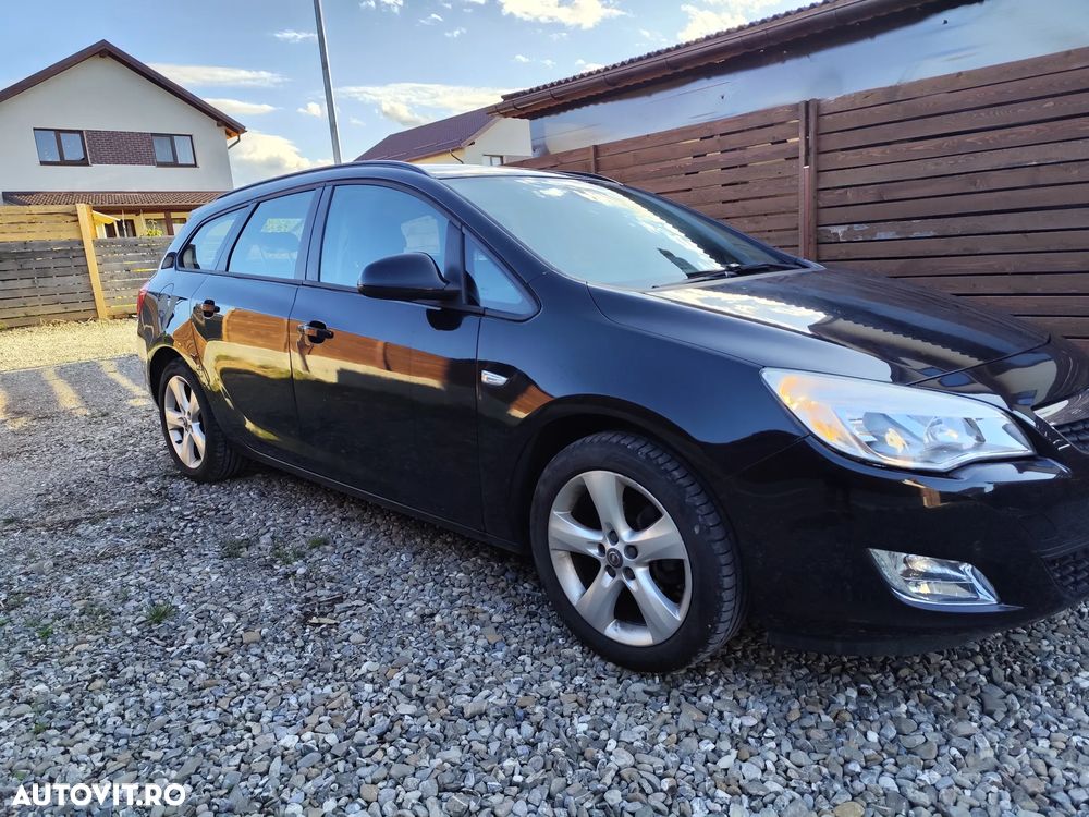 Opel Astra 1.3 CDTI DPF ecoFLEX Sports Tourer Design Edition - 4