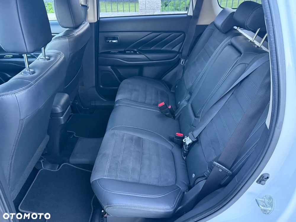 Mitsubishi Outlander 2.0 4WD Plus - 21